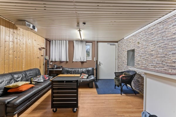 Zweifamilienhaus mit Gewerberäumen 7