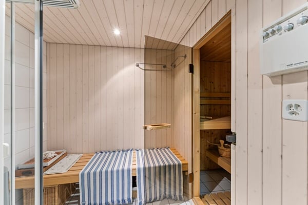 Zweifamilienhaus mit Gewerberäumen 6