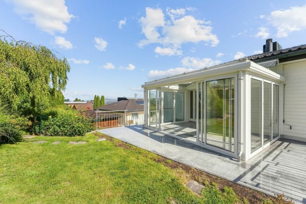 Grosszügiges Zweifamilienhaus für Familien und Generationen 6
