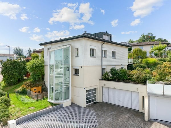 Grosszügiges Zweifamilienhaus für Familien und Generationen 1