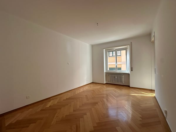 4 locali in Via Cattedrale, zona pedonale Lugano 6