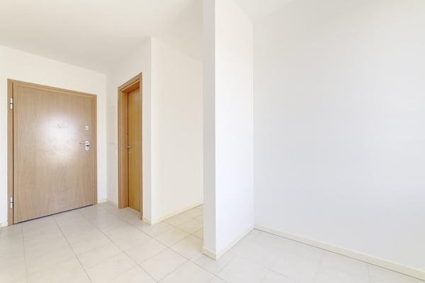 Chiasso – Luminoso appartamento di 2.5 locali con balcone e posteggio in autorimessa 2