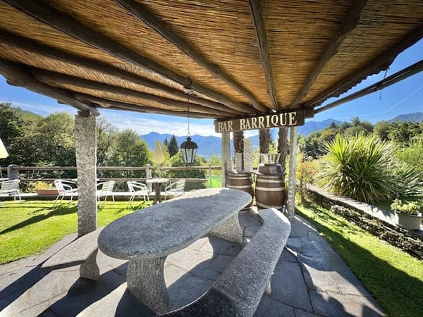 VENDESI IN VAL RESA (Brione sopra Minusio) - CASA CON PISCINA ED AMPIO GIARDINO 16