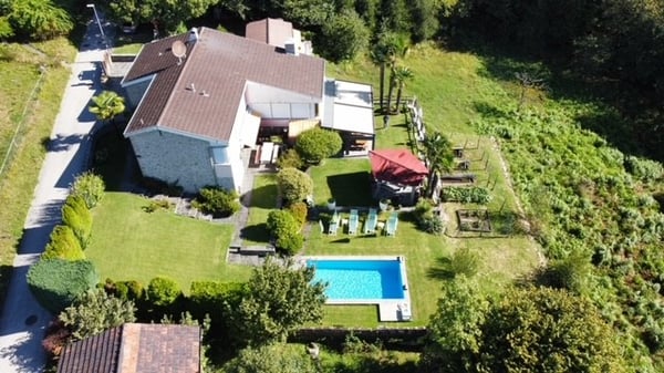 VENDESI IN VAL RESA (Brione sopra Minusio) - CASA CON PISCINA ED AMPIO GIARDINO