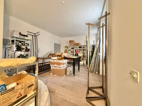 AFFITTASI A LOCARNO (PIAZZA GRANDE) - NEGOZIO SU DUE LIVELLI CON VETRINA 12