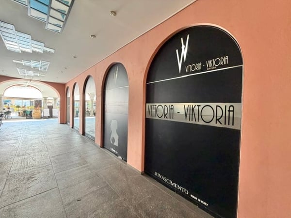 AFFITTASI A LOCARNO (PIAZZA GRANDE) - NEGOZIO SU DUE LIVELLI CON VETRINA 6
