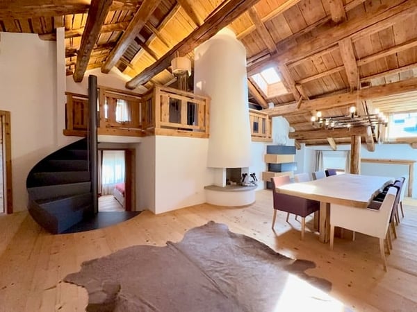 Zuoz -Elegante Appartamento in casa tipica engadinese 1