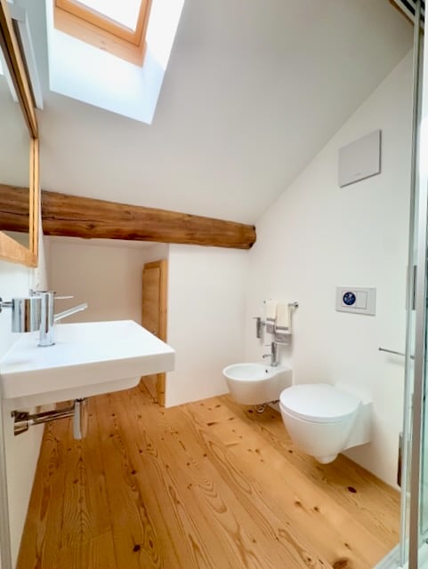 Zuoz -Elegante Appartamento in casa tipica engadinese 8