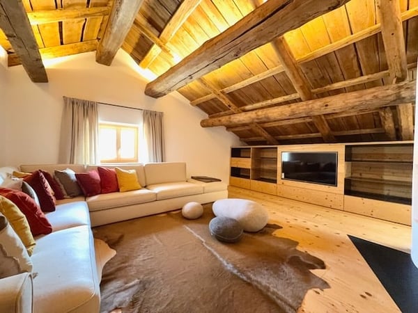 Zuoz -Elegante Appartamento in casa tipica engadinese 2