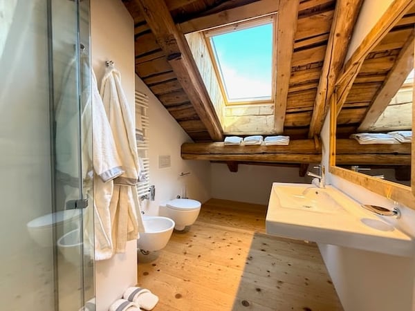 Zuoz -Elegante Appartamento in casa tipica engadinese 10
