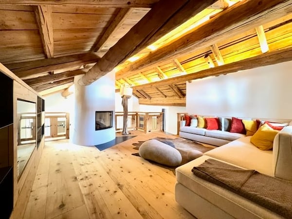 Zuoz -Elegante Appartamento in casa tipica engadinese 3