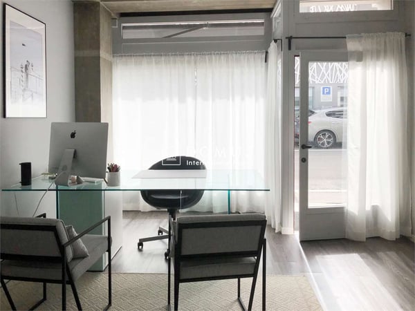 Negozio, spazio commerciale con vetrine 1