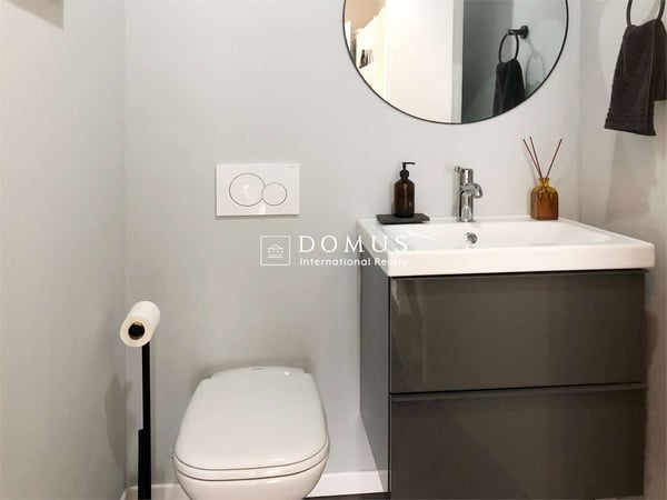 Negozio, spazio commerciale con vetrine 6