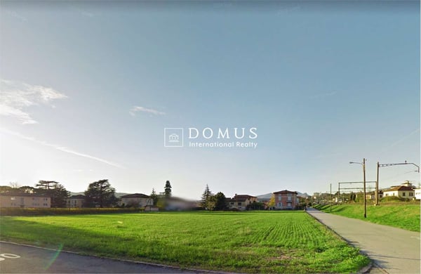 Terreno edificabile di 2223 mq 2