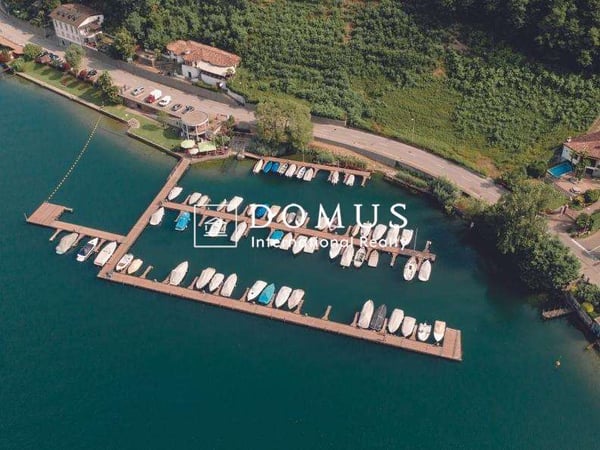 Terreno con accesso diretto a lago 1