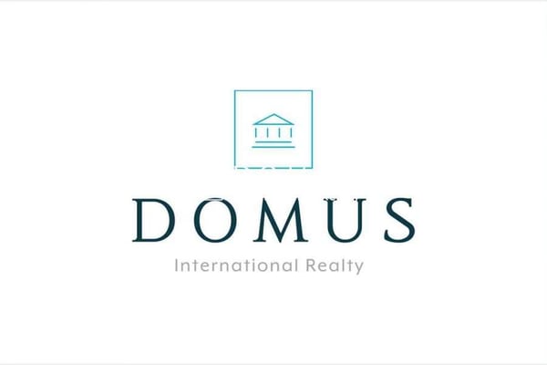 Rinnovato stabile a reddito in centro a Chiasso 1