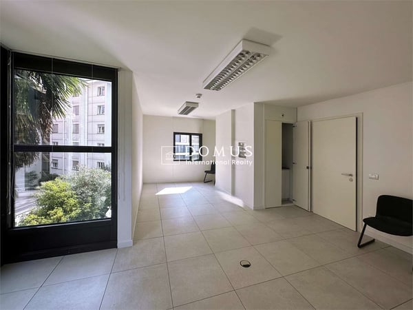 Nuovo moderno ufficio in centro di Paradiso 2