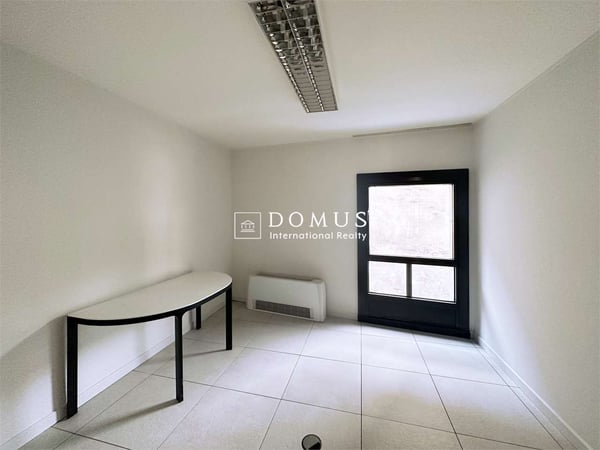 Nuovo moderno ufficio in centro di Paradiso 4