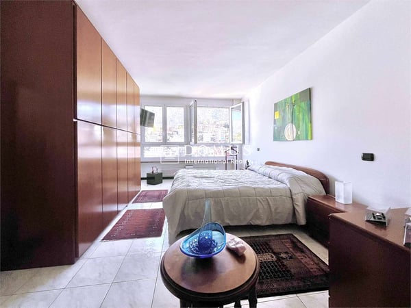 Due appartamenti contigui di 4.5 e 2.5 locali 10