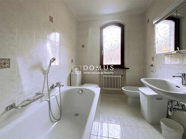 Villa indipendente con giardino a Barbengo 13