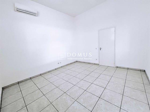 Centrale spazio commerciale/ufficio con vetrina 7