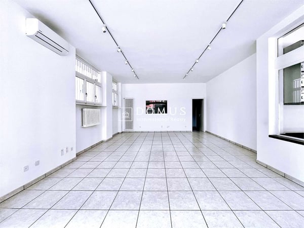 Centrale spazio commerciale/ufficio con vetrina 1