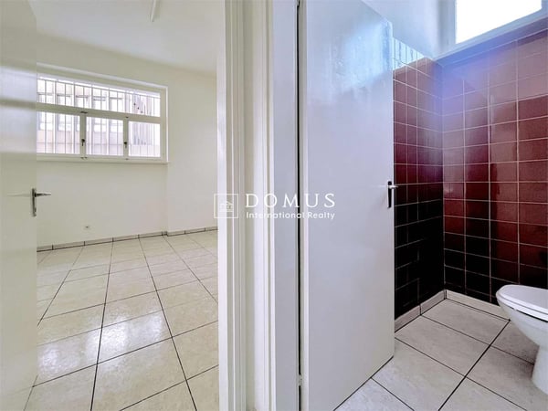 Centrale spazio commerciale/ufficio con vetrina 6