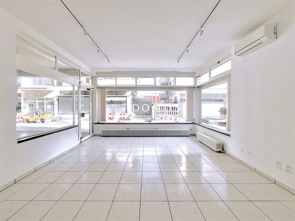 Centrale spazio commerciale/ufficio con vetrina 3