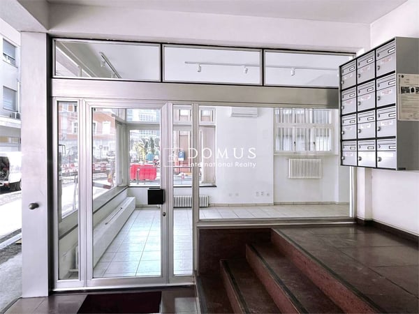 Centrale spazio commerciale/ufficio con vetrina 8