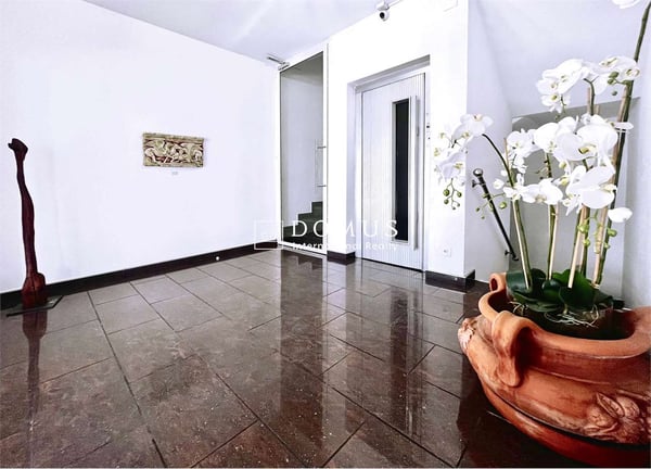 Ampio e centrale appartamento con doppi servizi 8