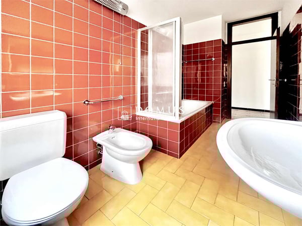 Ampio e centrale appartamento con doppi servizi 3