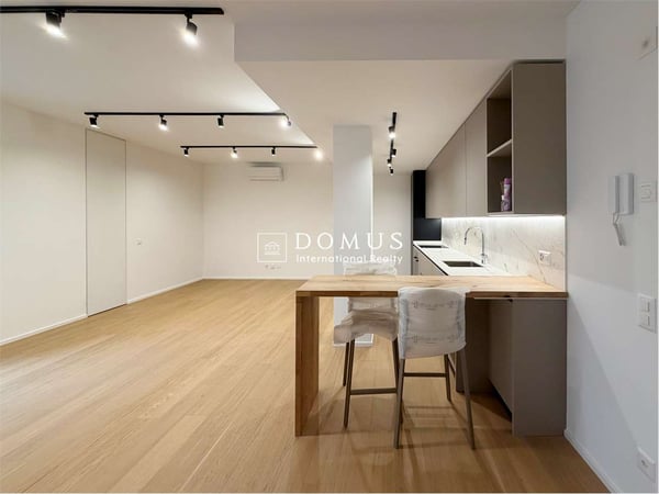 Cassarate: Elegante Appartamento di Prestigio 3