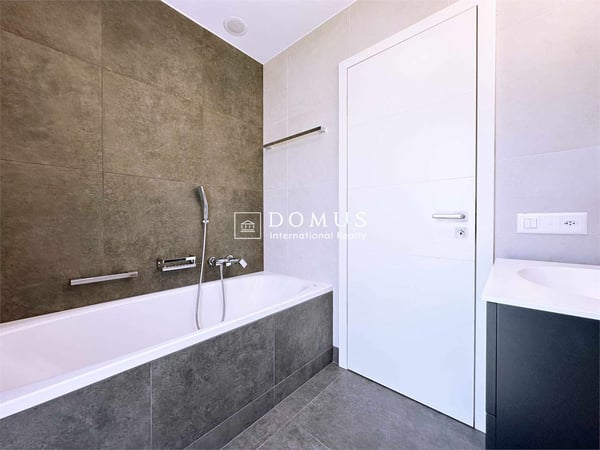 Moderno 4.5 Locali a Barbengo con Piscina e Spa 12