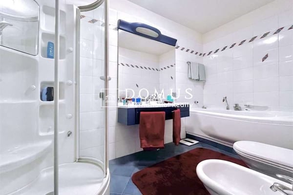 Tre appartamenti sullo stesso piano per investimento 5