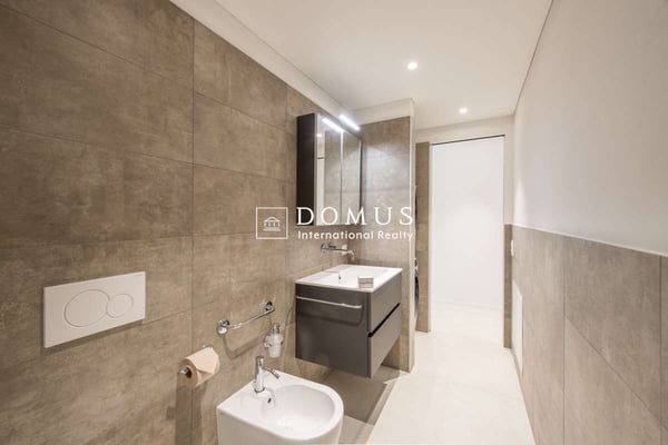 Palazzo storico rinnovato in centro 8