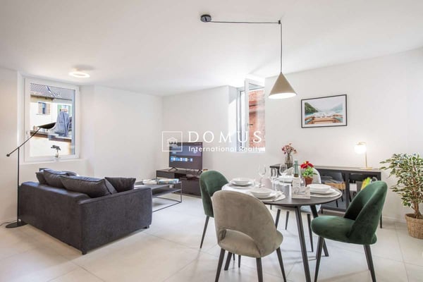 Palazzo storico rinnovato in centro 2