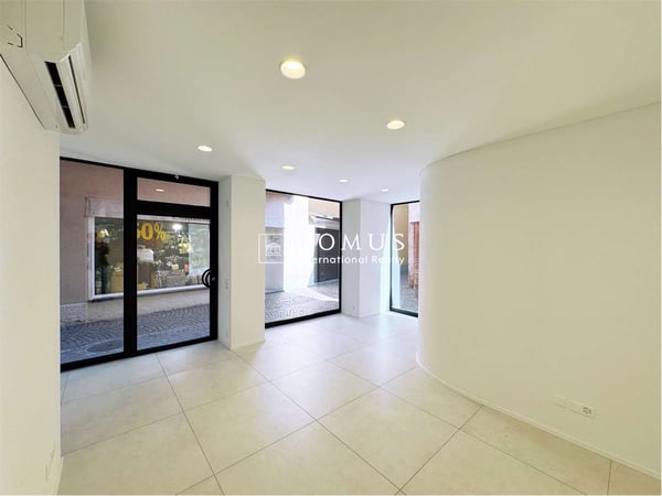 Palazzo storico rinnovato in centro 12