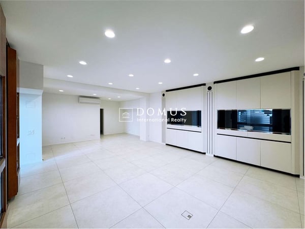 Ampio negozio nel centro storico 1