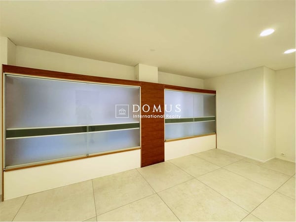 Ampio negozio nel centro storico 4