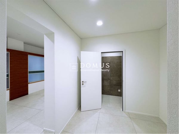 Ampio negozio nel centro storico 3