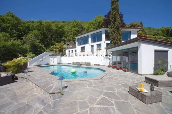 Villa di lusso 6 locali con vista lago, piscina, spa e dependance 3