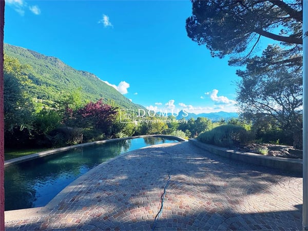 CADRO - VILLA ICONICA CON VISTA PANORAMICA SU LUGANO 2