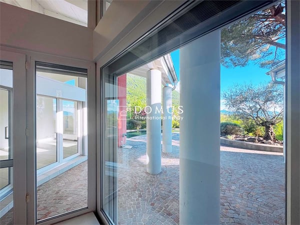 CADRO - VILLA ICONICA CON VISTA PANORAMICA SU LUGANO 4