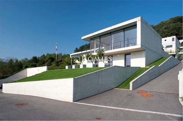 Villa con vista lago e piscina 11