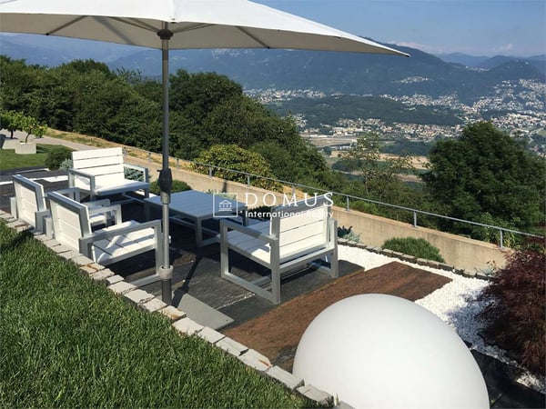 Villa con vista lago e piscina 10