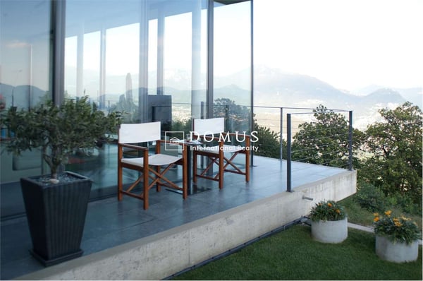 Villa con vista lago e piscina 9