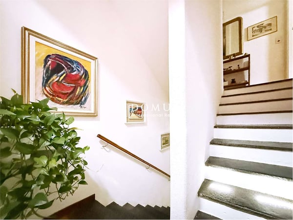 Casa indipendenti di 5 appartamenti con giardino e garage 3