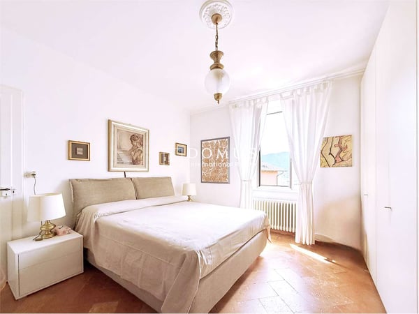 Casa indipendenti di 5 appartamenti con giardino e garage 4