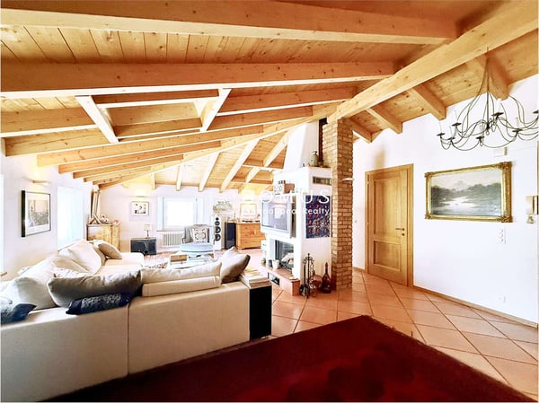 Casa indipendenti di 5 appartamenti con giardino e garage 7