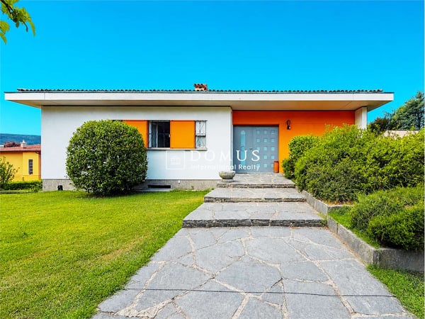 Villa indipendente immersa nel verde con piscina 1